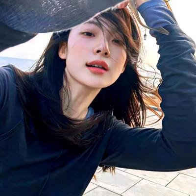 新娘向后跑